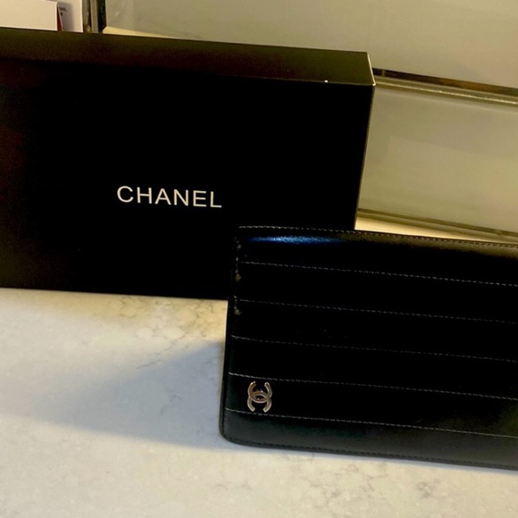 CHANEL Wallet AND Box - Picture 4 of 13